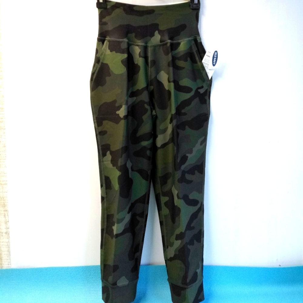 NWT Old Navy High Rise Crop Camo Jogger Size XS